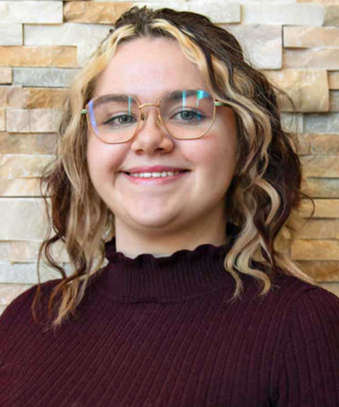 headshot photo of dalia