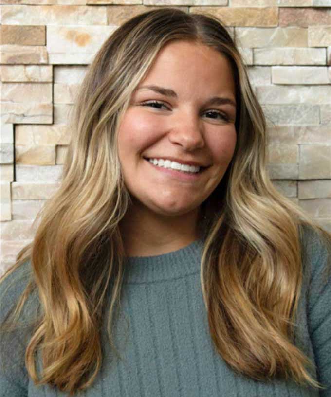 headshot photo of elsie