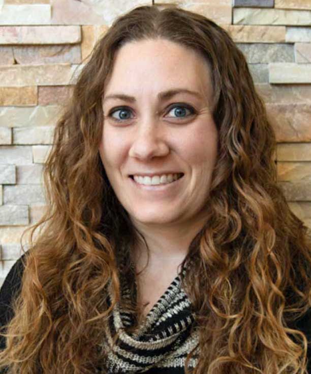 headshot photo of hannah